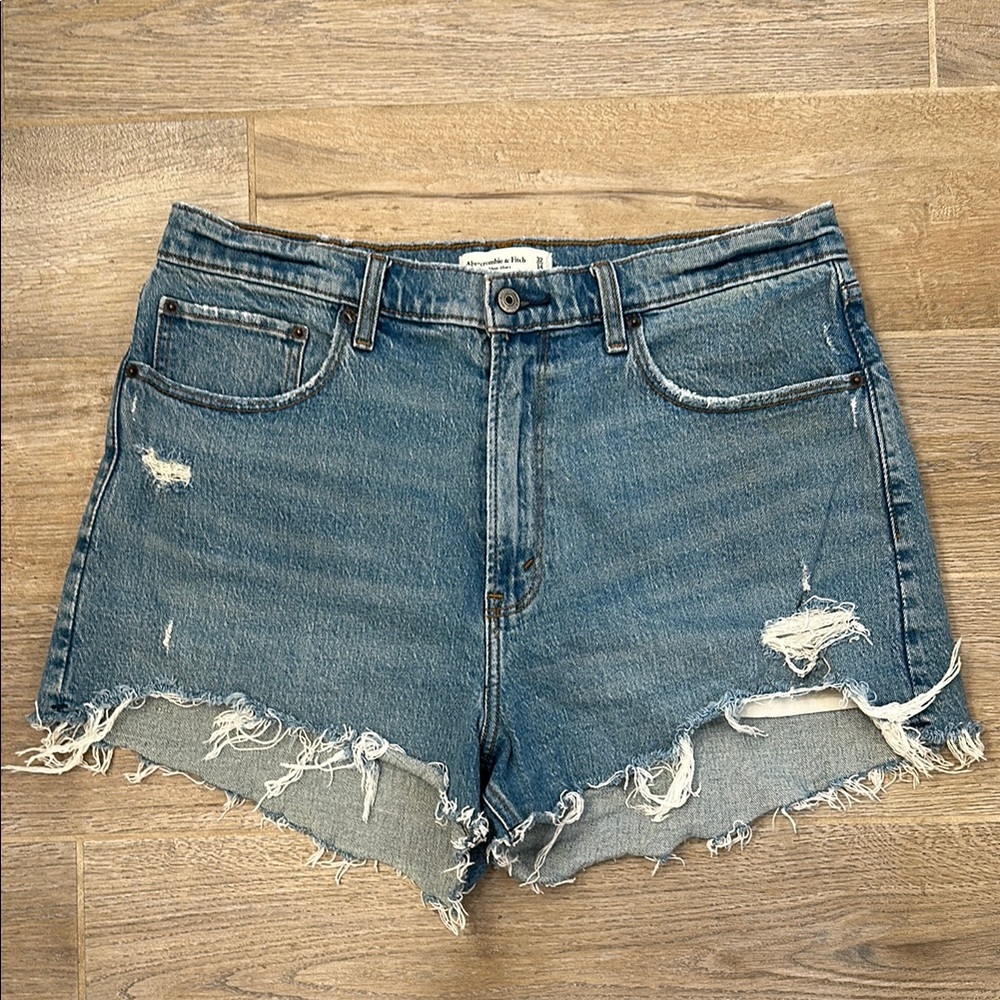 Abercrombie & Fitch Curve Love High-Waisted Distressed Mom Short